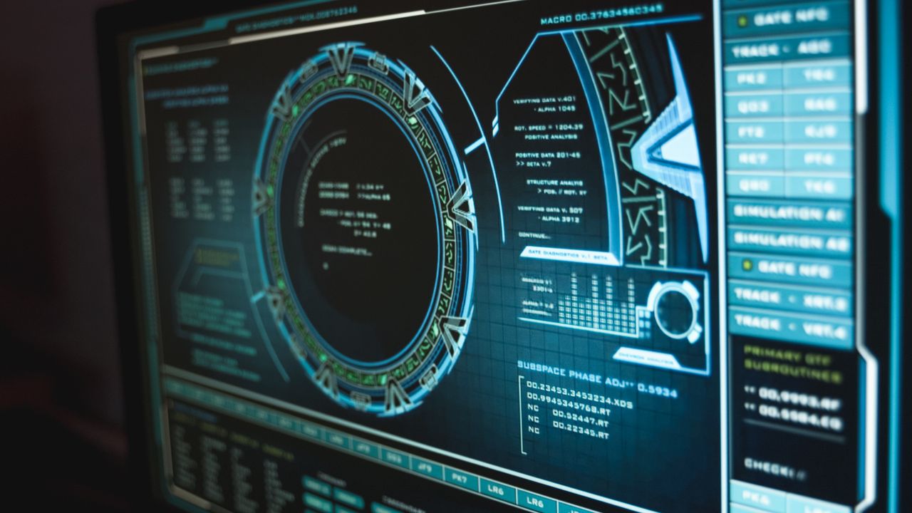 Bildschirm mit Sicherheits- und Code-Daten als Sinnbild für WordPress-Sicherheit