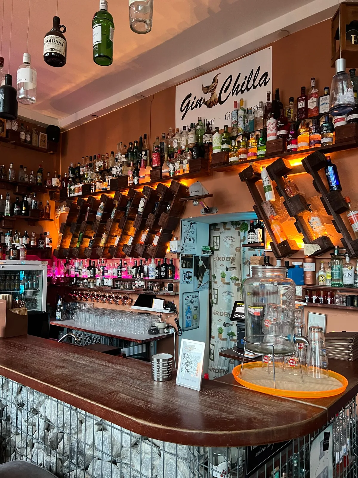 Gin Chilla Bar, Impression
